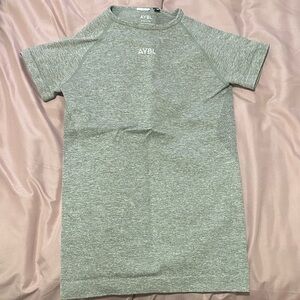 ABYL tshirt sz XS